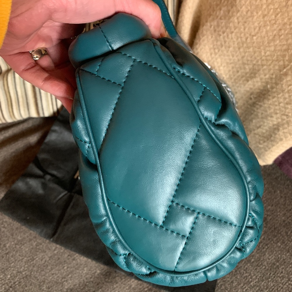 SOLD⛔️Authentic KURT GEIGER LONDON QUILTED LEATHER CONVERTIBLE TOP ZIP CLUTCH - Picture 7 of 16